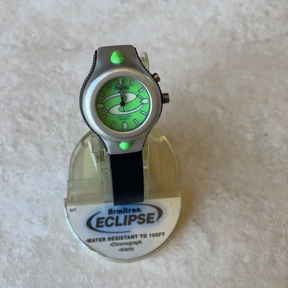 Armitron lady battery water resistant w/light - Picture 2 of 4